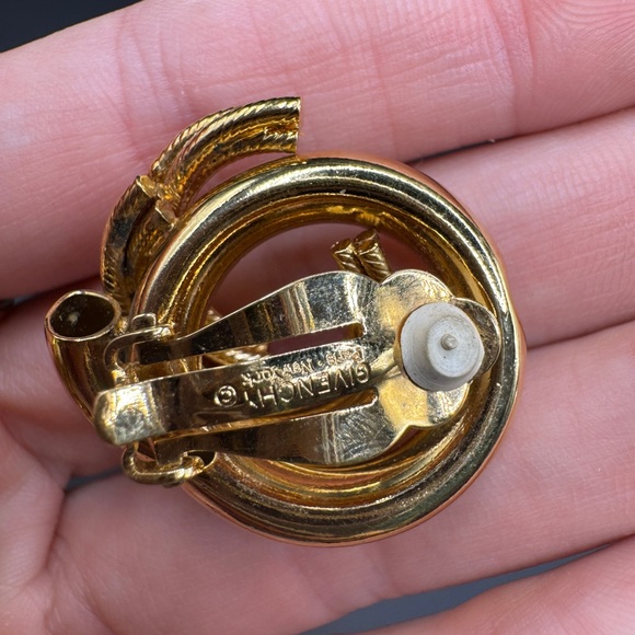 LOT 1222 Givenchy 18K gold plated clip on earrings - Picture 5 of 7